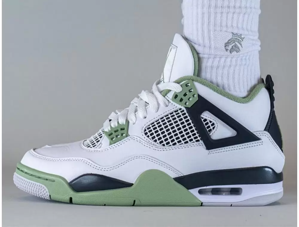 С чем носить кроссовки Nike Air Jordan 4